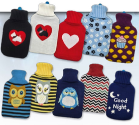 TERMOFOR W DZIANINOWYM POKROWCU 2 L DEPAN (wzory piesek białe tło ,serce czerwone tło,good night/